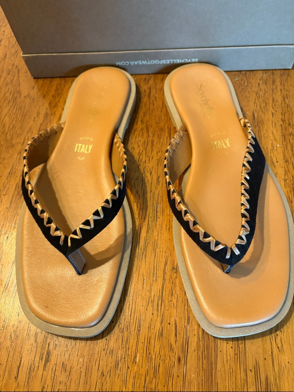 Seychelles Italian-Made Black & Tan Leather Thong Sandals size 9